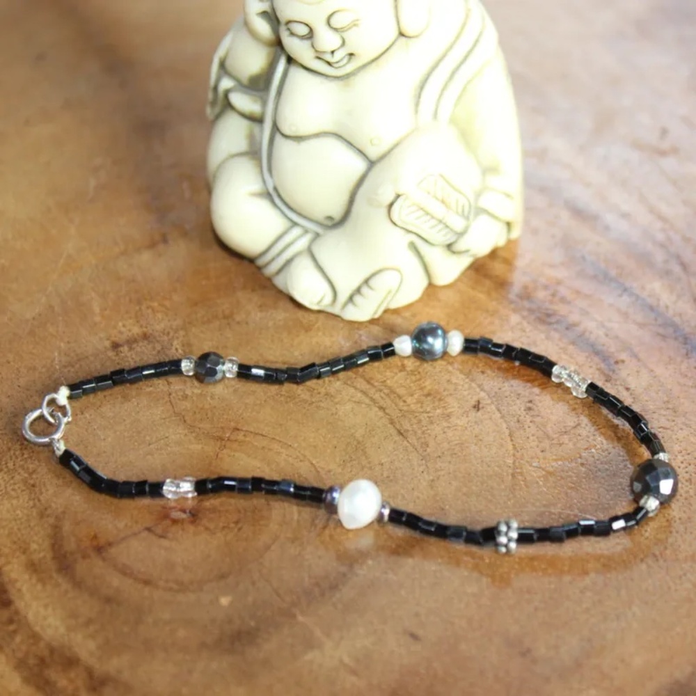 7 Inch Mixed Glass and Pearl Beaded Bracelet